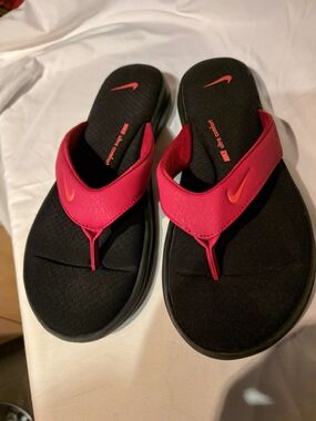Nike Women's Pink & Black Thong Sandals